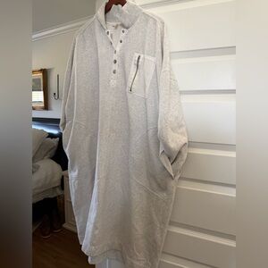 Men's Light Gray Pullover Henley Sweatshirt with Chest Pocket